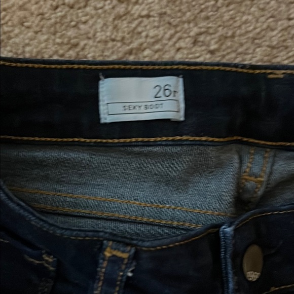 Dark wash women’s Gap bootcut jeans. - Picture 2 of 7